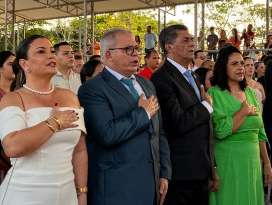 Dr. Nilton e sua esposa ao lado do Prefeito Valdir Lemes com sua esposa Yade